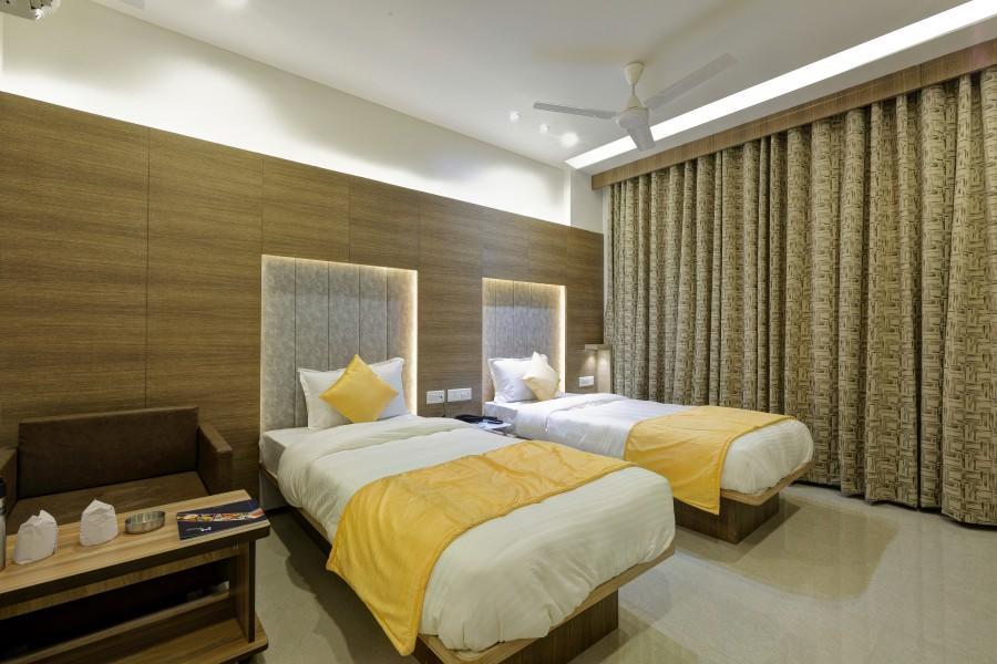 Hotel Luxura Godhra Extérieur photo